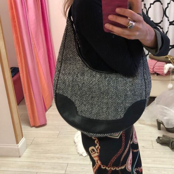 Burberry Tweed herringbone and leather Hobo bag - Picture 1 of 8
